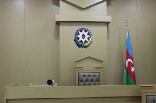 Qətldə təqsirləndirilən ata və qızı hakim qarşısına çıxarılıblar