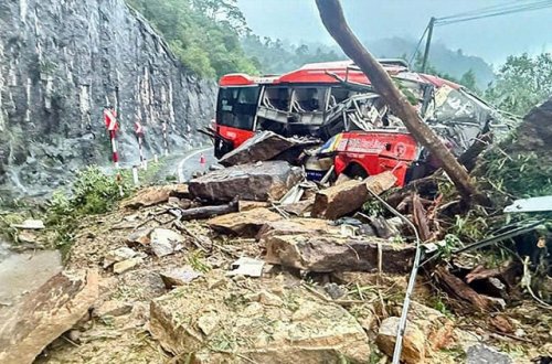 Vyetnamda daşqınlar və torpaq sürüşmələri: 7 nəfər ölüb, 7 nəfər itkin düşüb