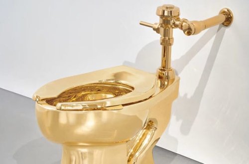 Qızıl tualet hərracda satıldı