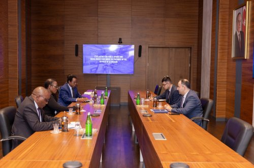 Ruandanın və Zimbabvenin yüksəksəviyyəli rəsmiləri 