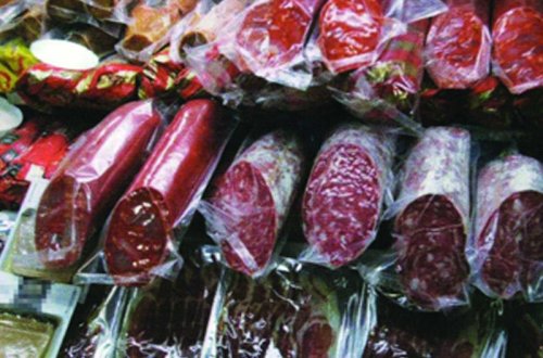 Yollardan və bazarlardan kolbasa almayın: At ətini mal əti adından yeyirik