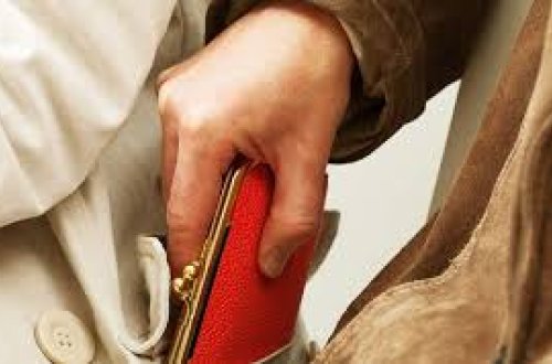 Bakıda gündüz saatlarında talama hadisəsi: İki qız bir oğlan saxlanıldı