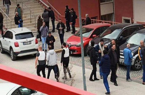 Türkiyədə universitet əməkdaşı həmkarını silahla girov götürüb