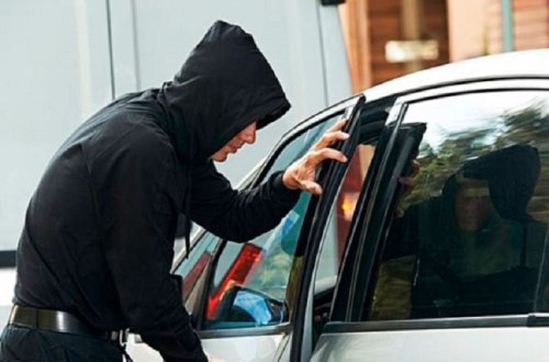 Polis Sumqayıtda ev və maşınlardan oğurluqlar edən şəxsləri saxladı