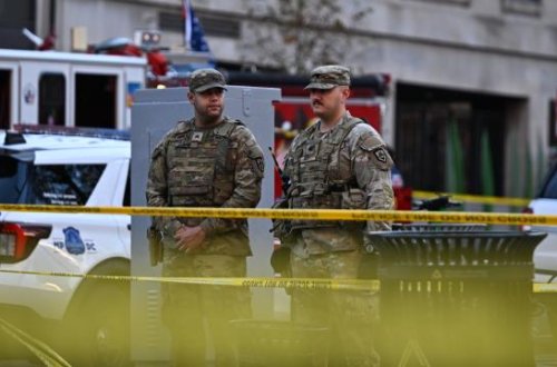 Ağ Evin yaxınlığında atışma: Milli Qvardiyanın 2 əsgəri güllələnib