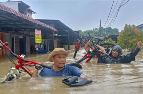 İndoneziyada daşqın və torpaq sürüşmələri nəticəsində ölənlərin sayı 61-ə çatıb