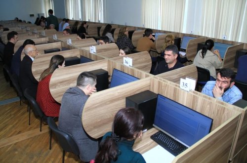 Bu gün Vəkillər Kollegiyasına üzv olmaq istəyənlər test imtahanı verəcəklər