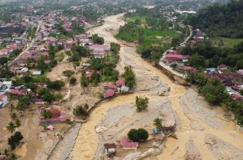 İndoneziyada daşqınlar və torpaq sürüşmələri nəticəsində ölənlərin sayı 442 nəfərə çatıb
