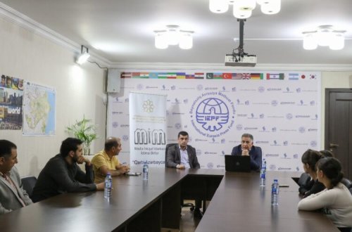 “Qərbi Azərbaycana qayıdış: hüquqi-siyasi imkanlar” mövzusunda dəyirmi masa keçirilib