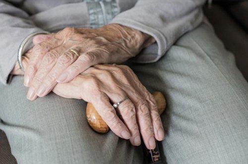 Tədqiqat: Yaşlanmanın zəiflik həddi təxminən 75 yaşda aydın olur