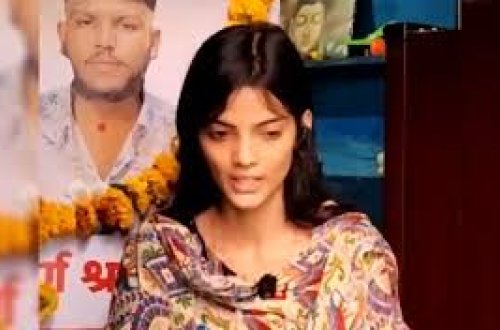 Hindistanda qız döyülərək öldürülən sevgilisinə 