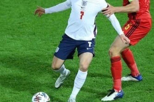 İngilis futbolçu cinsi istismarda ittiham olunur