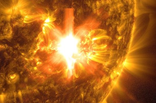 ABŞ-da günəş partlayışından sonra geomaqnit qasırğası ilə bağlı xəbərdarlıq edilib