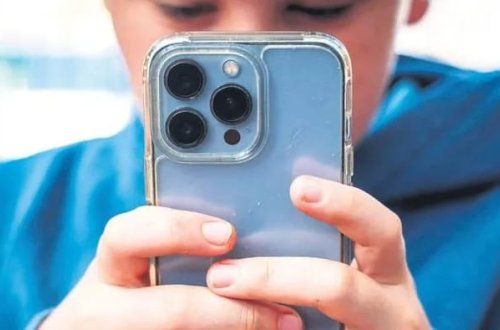 Liderlər sosial media qadağasını araşdırır