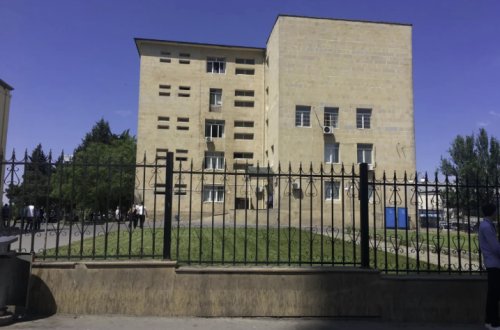 Bakıda xəstəxana həyətində 6 aylıq döl tapıldı