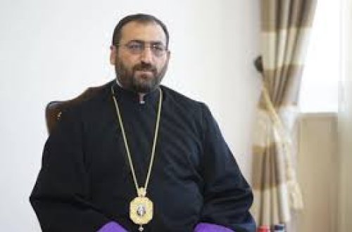 Arxiyepiskop Xaçatryan həbs olundu: etirazçının çantasına narkotik atmaqda təqsirləndirilir