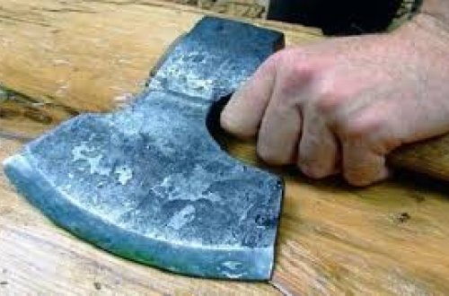 Bakıda balta ilə qətl törədən keçmiş məhkum ağır cəza aldı