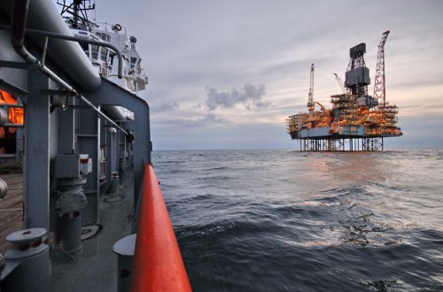 Azərbaycan neftinin qiyməti azalıb