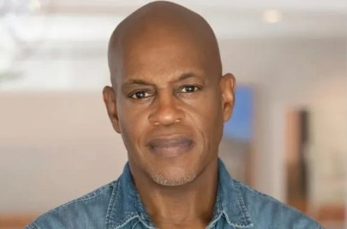 Qremmi mükafatına namizəd olan müğənni bıçaqlanaraq öldürüldü