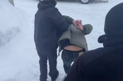 Azərbaycanlı Rusiyada barda videozəng üstündə iki qardaşı BIÇAQLADI - FOTO