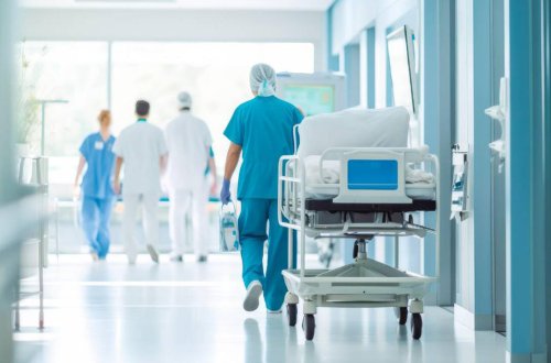 Bakıda məktəbdə 8 şagird saqqızdan zəhərləndi