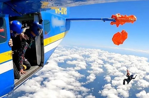 Paraşüt təyyarənin quyruğuna ilişdi və 4000 metr yüksəklikdə asılı vəziyyətdə qaldı