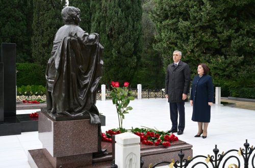 Dövlət və hökumət rəsmiləri Ulu Öndər Heydər Əliyevin xatirəsini yad ediblər -Fotolar