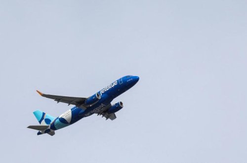 ABŞ-a məxsus şirkət təyyarəsi Hərbi Hava Qüvvələrinə məxsus təyyarə ilə toqquşmadan son anda yayınıb