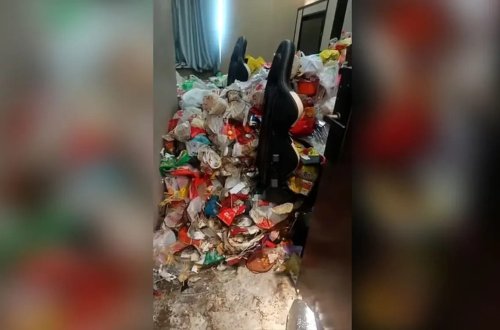 Oyuna aludə olan qonaq 2 ildən sonra otaqdan çıxıb