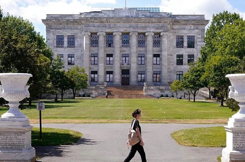 Harvard meyitxanasının direktoru həbs edilib