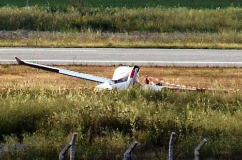 ABŞ-da bir kişi qaçırmağa çalışdığı kiçik təyyarəni havaya qalxmadan qəzaya uğradıb