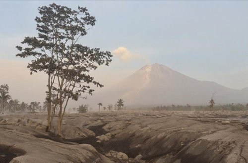 İndoneziyada Semeru vulkanı 6-cı dəfə püskürüb