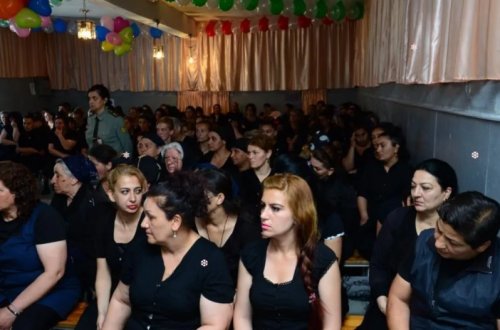 22 qadın məhkum azadlığa buraxıldı- 2-si övladı ilə birlikdə