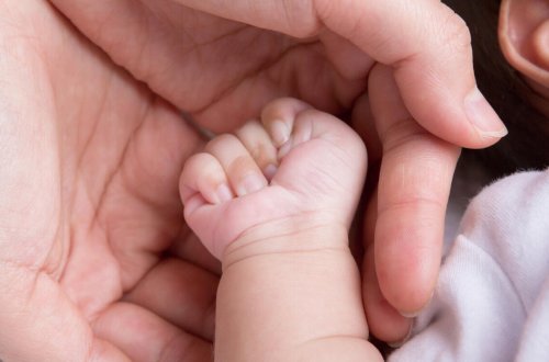 Boğazında qida qalan 2 aylıq körpə öldü