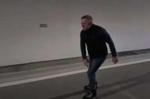 Slovakiyanın Baş naziri ölkənin ən uzun tunelində konki sürüb