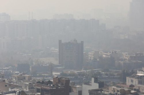 İranın paytaxtı Tehranda hava çirkliliyinə görə futbol oyunları təxirə salınıb