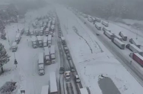 ABŞ-da qar yolları bağlayıb