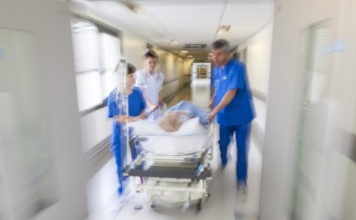 Qaradağda 2 avtobusun toqquşması nəticəsində xəsarət alanların vəziyyəti açıqlanıb