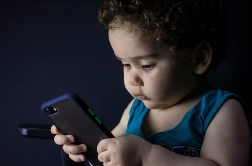 Almaniya uşaqlar üçün sosial medianın qadağan edilməsi ilə bağlı müzakirələri dəstəkləyir