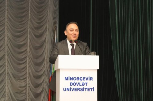 Mingəçevir Dövlət Universitetinin rektoru Anar Eminovun Dünya Azərbaycanlılarının Həmrəyliyi Günü və Yeni İl münasibətilə təbriki
