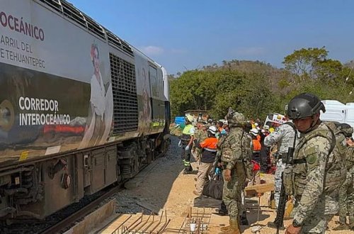 Meksikada qatarla səyahət kabusa çevrilib