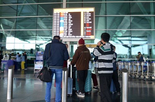 Hindistanda sıx duman səbəbindən 128 uçuş ləğv edilib