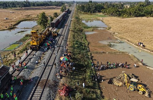 Hindistanda sərnişin qatarı alovlanıb: 1 nəfər ölüb