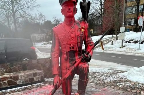 Litvada antisovet abidəsini zədələyən üç nəfər həbs edilib