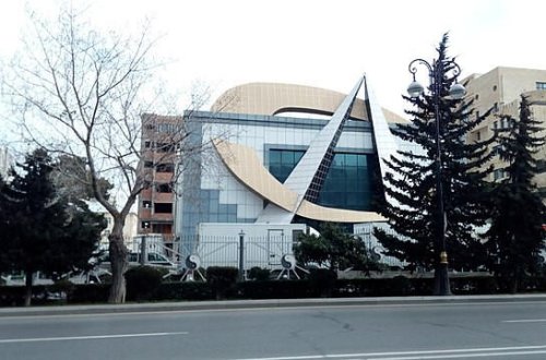 Tanınmış aparıcı 