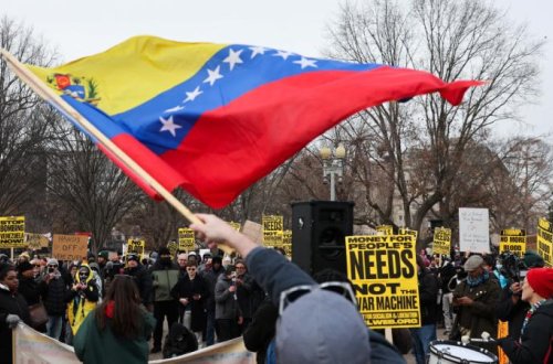 ABŞ-ın Venesuelaya hərbi müdaxiləsi Ağ Ev qarşısında etiraza səbəb olub