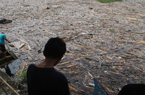 İndoneziyada leysan yağışların səbəb olduğu daşqınlarda 16 nəfər ölüb