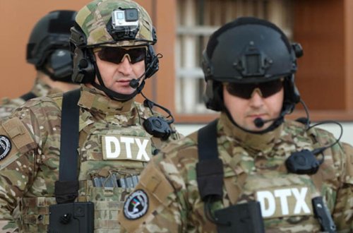 DTX xarici ölkəyə işləyən silahlı şəxsi saxladı