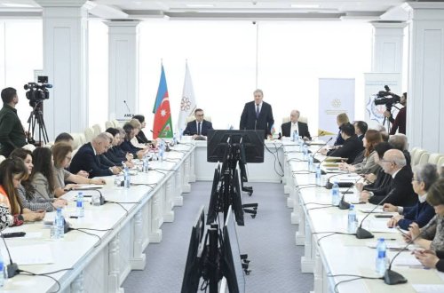 “Azərbaycan dilinin təmizliyi: milli əmanətin qorunması uğrunda səfərbərlik” mövzusunda QHT-lərin və alimlərin iştirakı ilə ictimai müzakirə keçirilib