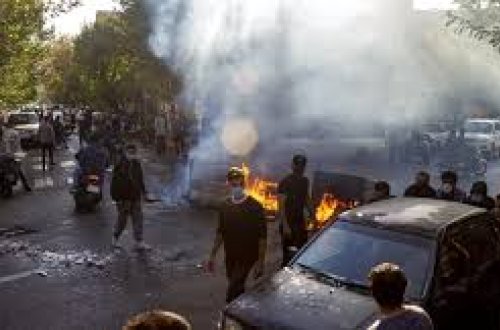 ABŞ etirazçıları dəstəkləmək üçün İrana zərbə endirməyi nəzərdən keçirir